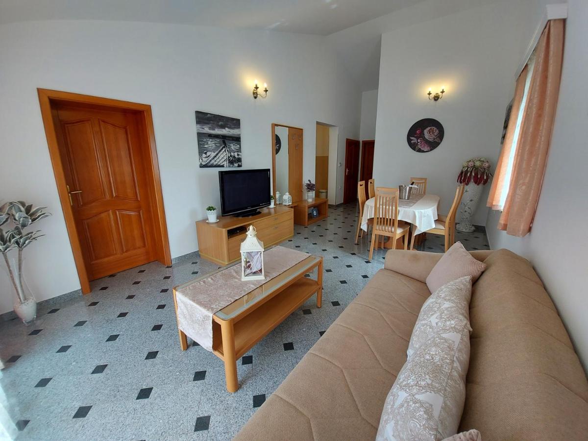 Apartments Palic Baska  Ngoại thất bức ảnh
